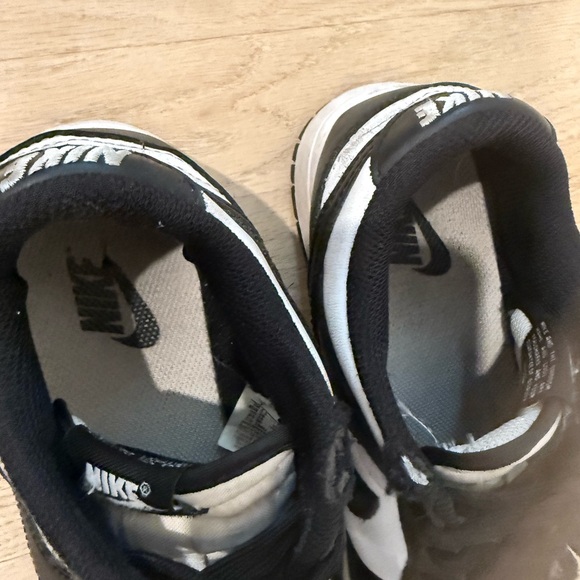 Nike Dunks low Black and White Sneakers - Picture 6 of 8